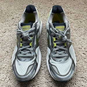 Brooks Ghost Men’s Sneaker